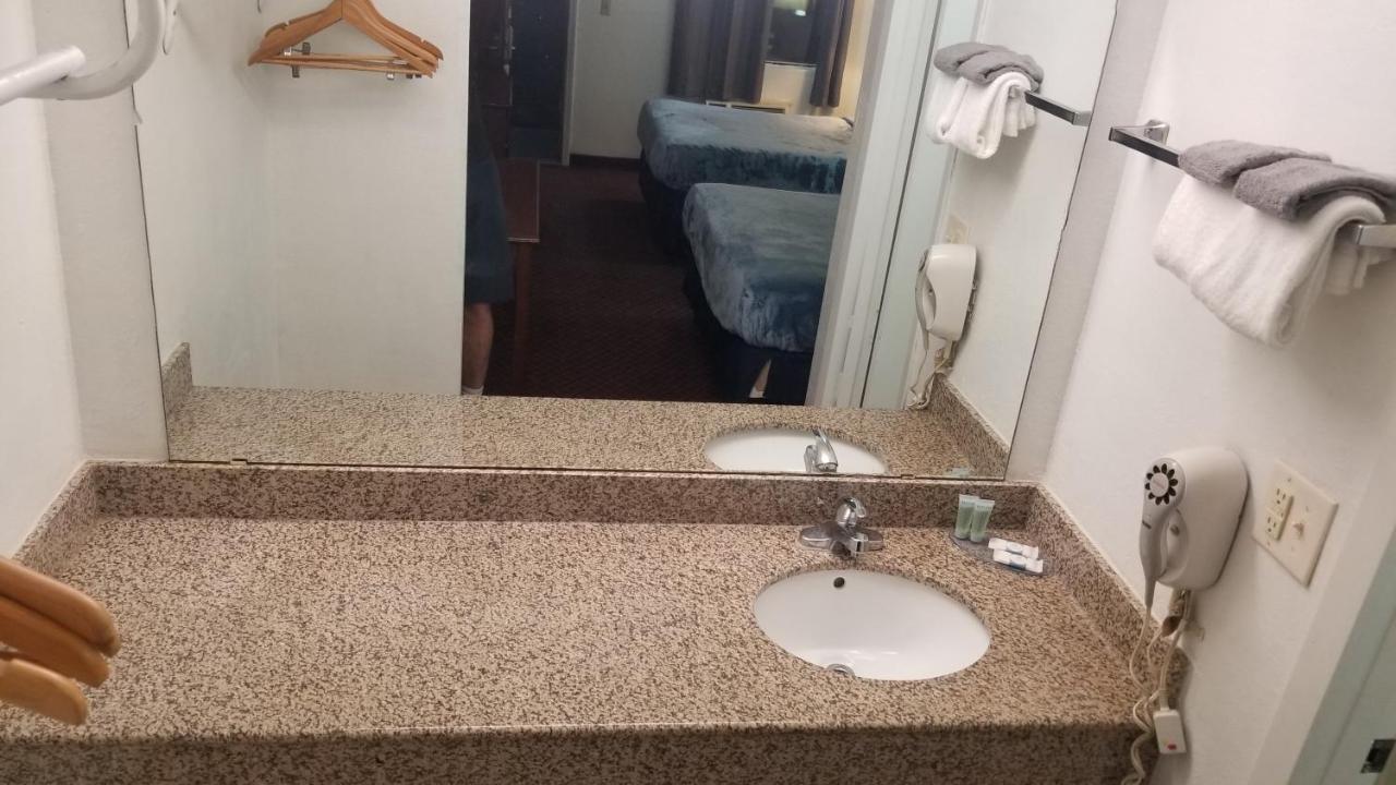 Hotel King Bed Hotel Room 110 Wi-Fi Booking Stillwater Exterior photo